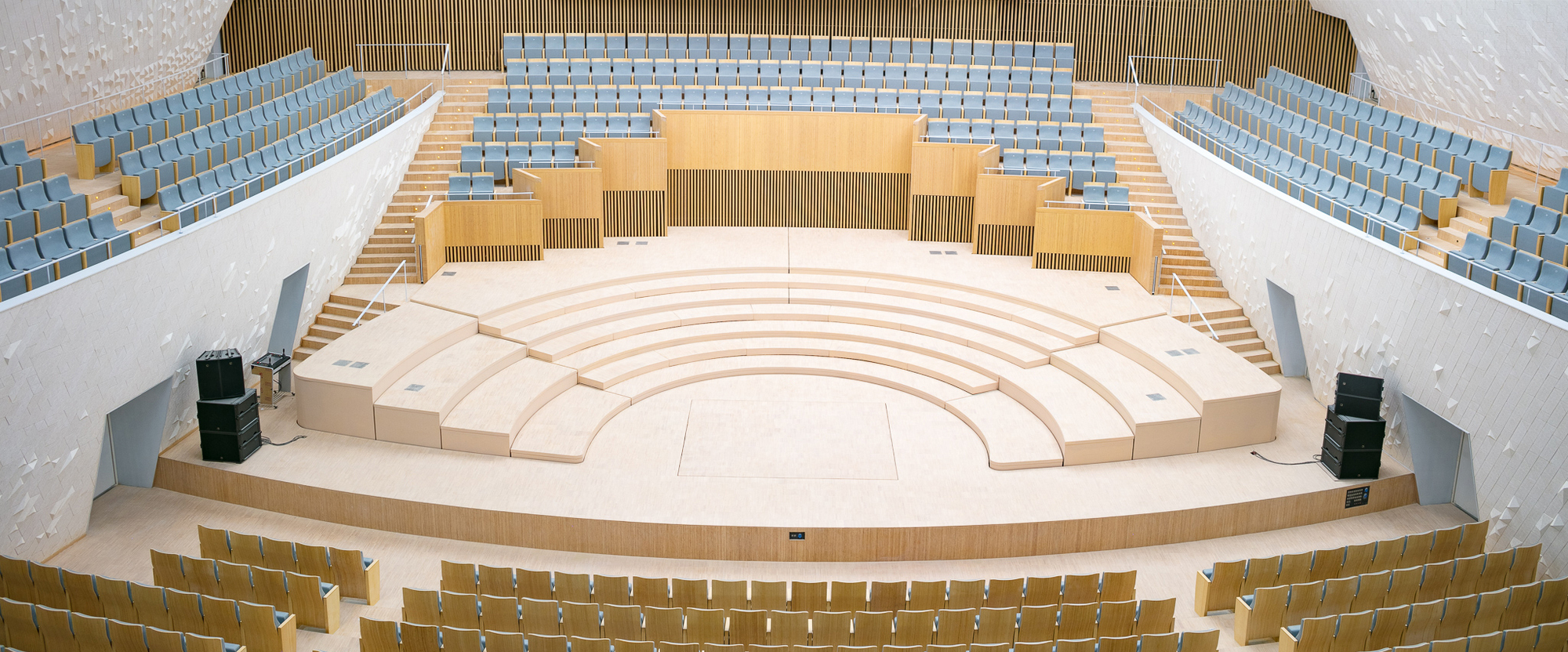 024_Marc_Goodwin_concert_hall_stage